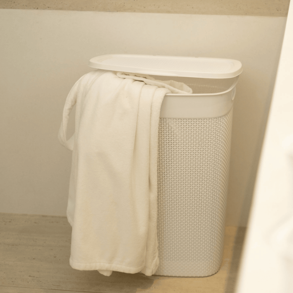 Cesto Naturalle Rattan Com Tampa 55L Branco Rischioto