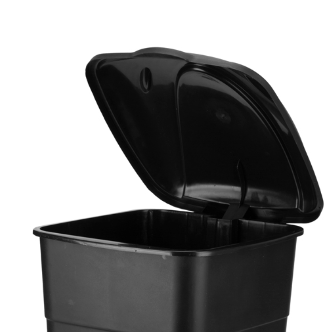 Lixeira 65 Litros Com Pedal Preta Injeplastec 161