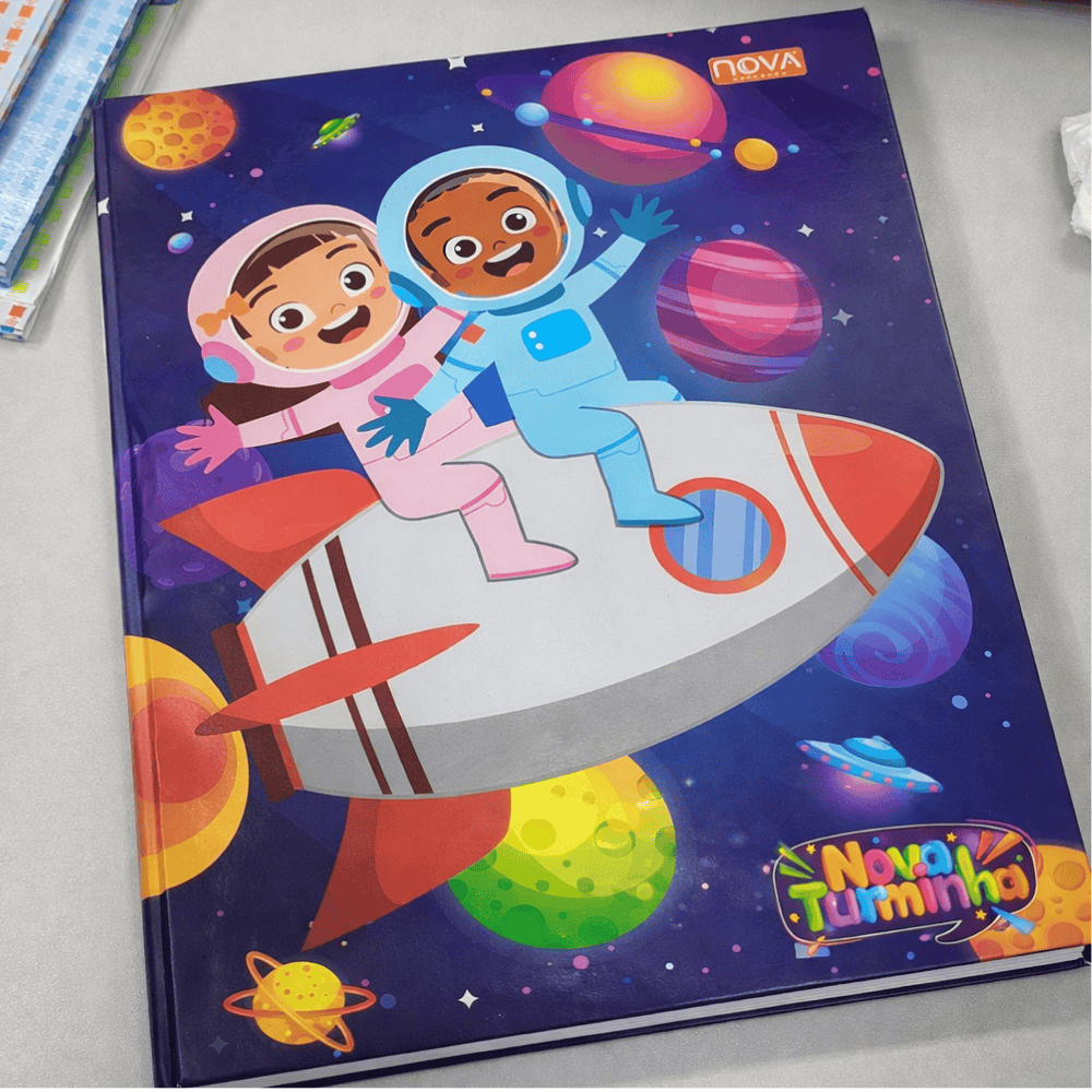 Caderno 1/4 Costurado De Caligrafia Capa Dura Nova Turminha Multi