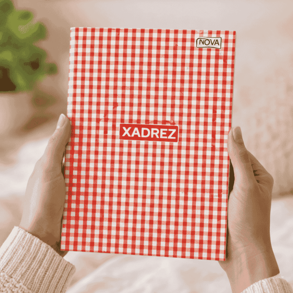 Caderno 1/4 Costurado Capa Dura 96 Folhas Xadrez Vermelho Multi